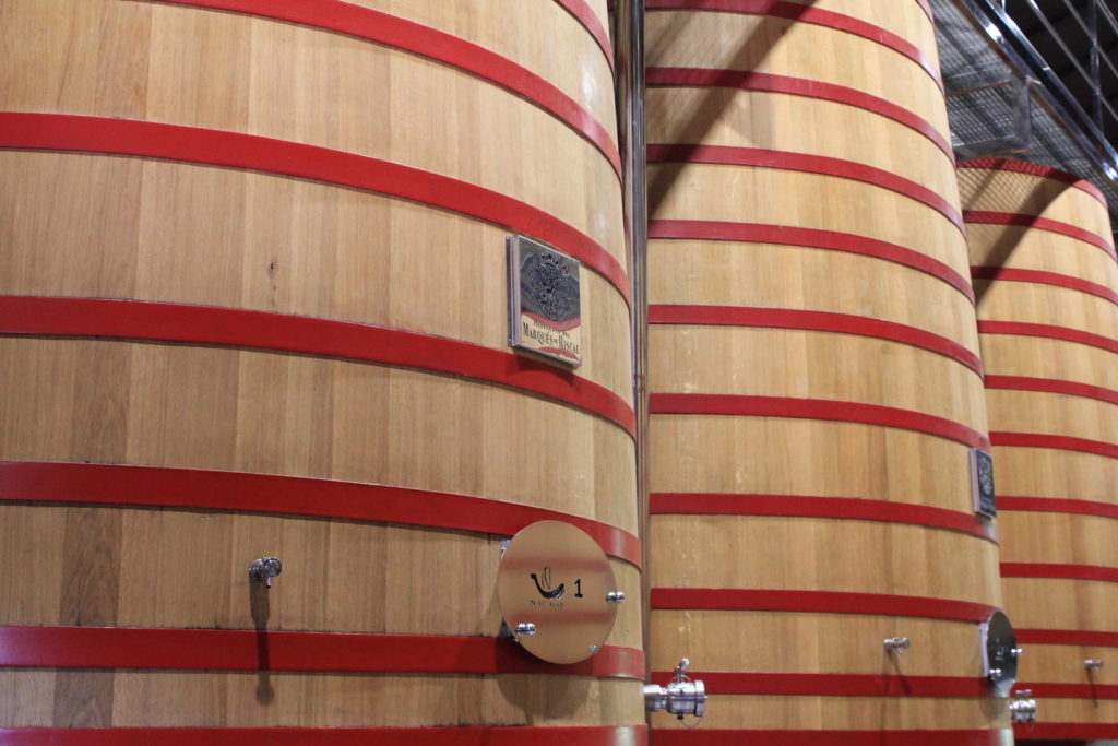 Les cuves en bois de Marques de Riscal dans la Rioja