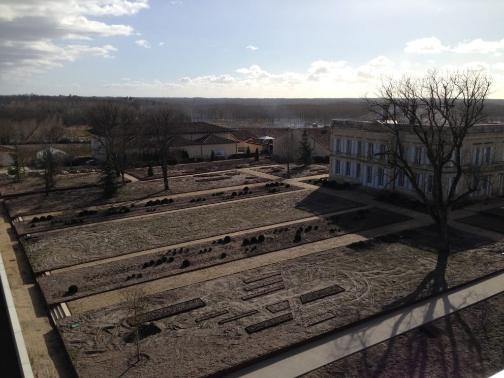 Avant le jardin de Gruaud Larose 